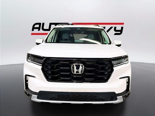 Platinum White Pearl 2024 Honda Pilot Touring 8-Passenger