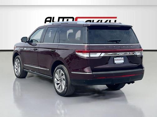 Diamond Red Metallic Tinted Clearcoat 2024 Lincoln Navigator Reserve