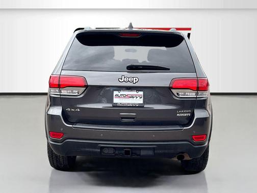Granite Crystal Metallic Clearcoat 2021 Jeep Grand Cherokee Laredo
