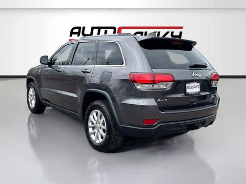 Granite Crystal Metallic Clearcoat 2021 Jeep Grand Cherokee Laredo