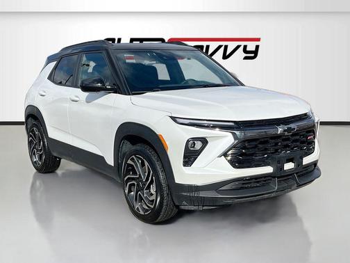 Iridescent Pearl Tricoat 2024 Chevrolet Trailblazer RS