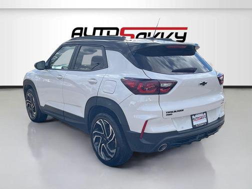 Iridescent Pearl Tricoat 2024 Chevrolet Trailblazer RS