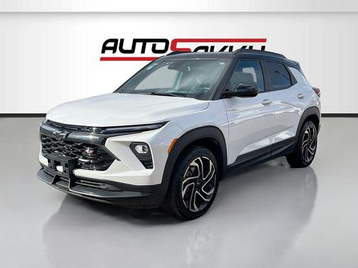 Iridescent Pearl Tricoat 2024 Chevrolet Trailblazer RS