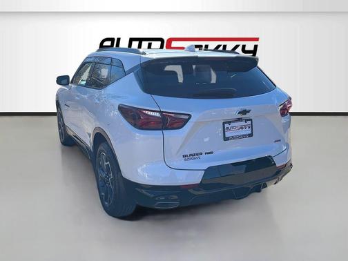 Iridescent Pearl Tricoat 2021 Chevrolet Blazer RS