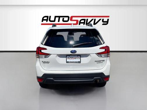 Crystal White Pearl 2023 Subaru Forester Premium