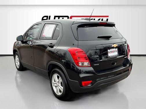 Mosaic Black Metallic 2020 Chevrolet Trax LS