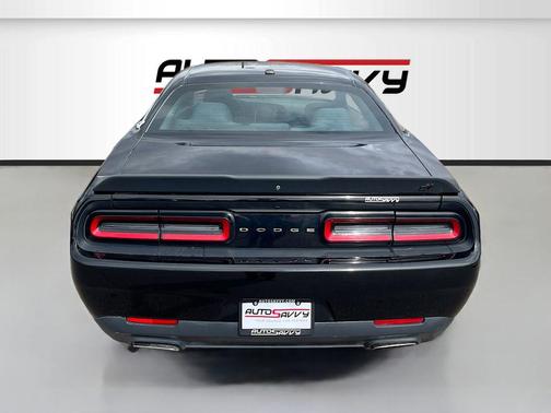 Pitch Black Clearcoat 2019 Dodge Challenger SXT