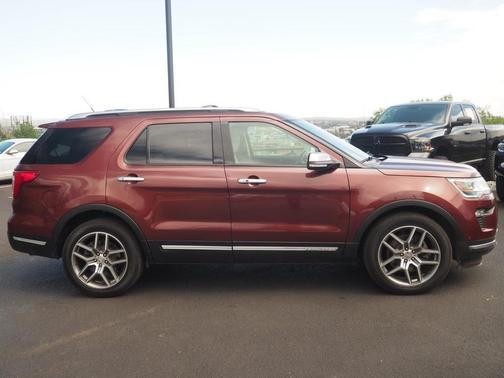Photo 3 of 31 of 2018 Ford Explorer Platinum