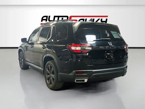 Crystal Black Pearl 2025 Honda Pilot Sport