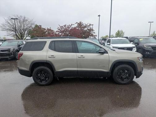 2022 GMC Acadia AWD AT4