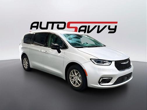 Silver Mist Clearcoat 2024 Chrysler Pacifica Touring L