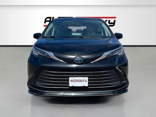 Midnight Black Metallic 2021 Toyota Sienna LE