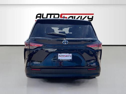 Midnight Black Metallic 2021 Toyota Sienna LE