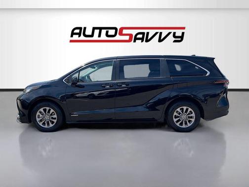 Midnight Black Metallic 2021 Toyota Sienna LE