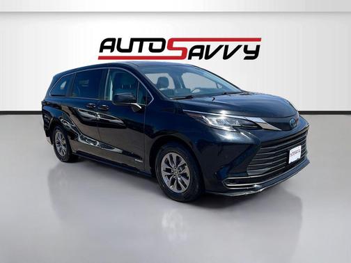 Midnight Black Metallic 2021 Toyota Sienna LE