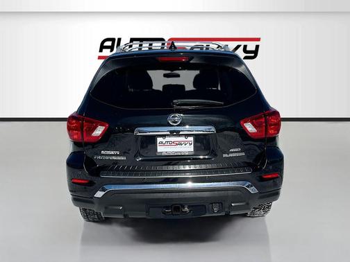 Magnetic Black Pearl 2019 Nissan Pathfinder Platinum