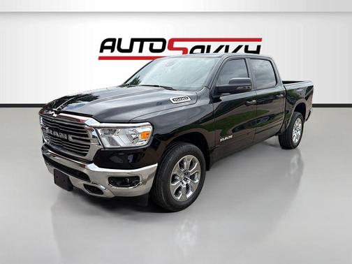 Diamond Black Crystal Pearlcoat 2024 RAM 1500 Big Horn/Lone Star