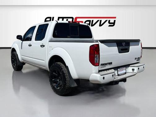 Glacier White 2021 Nissan Frontier SV