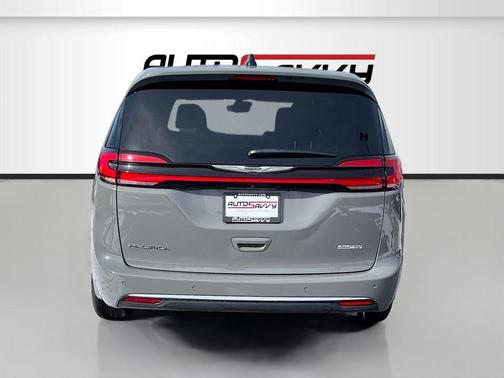 2025 Chrysler Pacifica L