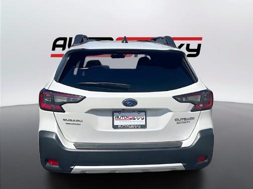 Crystal White Pearl 2024 Subaru Outback Base