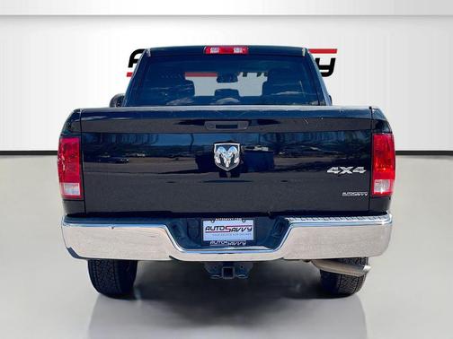 Diamond Black Crystal Pearlcoat 2020 RAM 1500 Tradesman