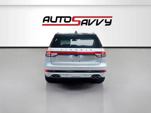 Crystal White Metallic Clearcoat 2025 Lincoln Aviator Black Label AWD