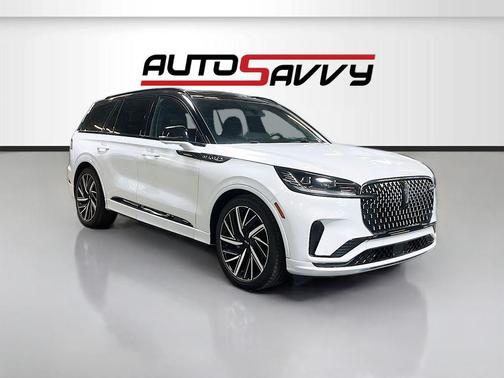 Crystal White Metallic Clearcoat 2025 Lincoln Aviator Black Label AWD