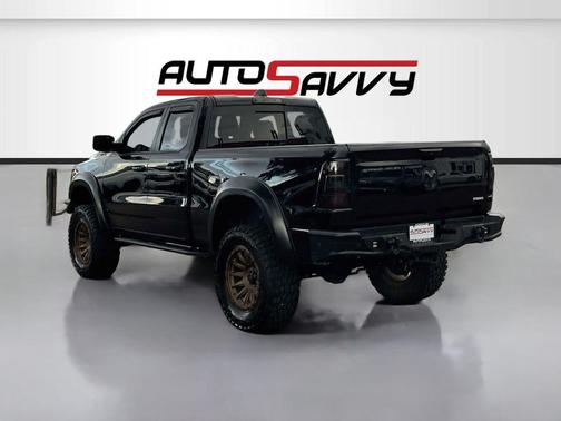 Diamond Black Crystal Pearlcoat 2024 RAM 1500 Big Horn/Lone Star