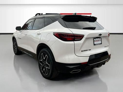 Iridescent Pearl Tricoat 2025 Chevrolet Blazer RS