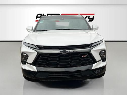 Iridescent Pearl Tricoat 2025 Chevrolet Blazer RS