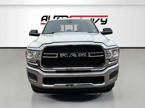 Bright White Clearcoat 2022 RAM 2500 Tradesman Crew Cab 4x4 6'4' Box
