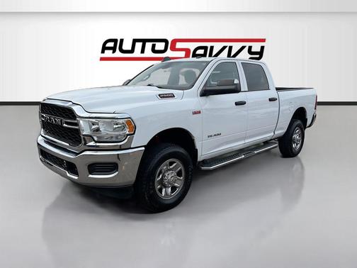 Bright White Clearcoat 2022 RAM 2500 Tradesman Crew Cab 4x4 6'4' Box