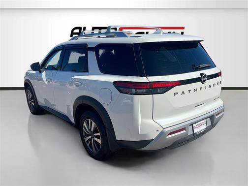 2022 Nissan Pathfinder SL 4WD