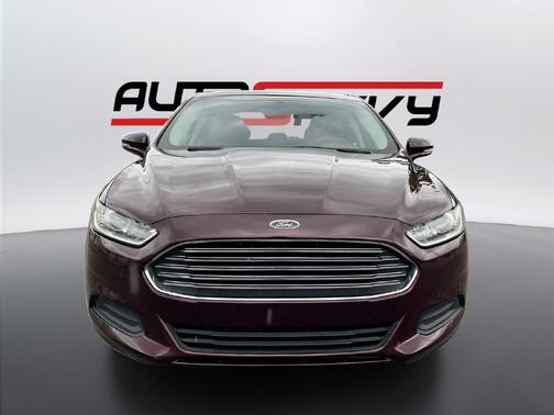 Bordeaux 2013 Ford Fusion SE