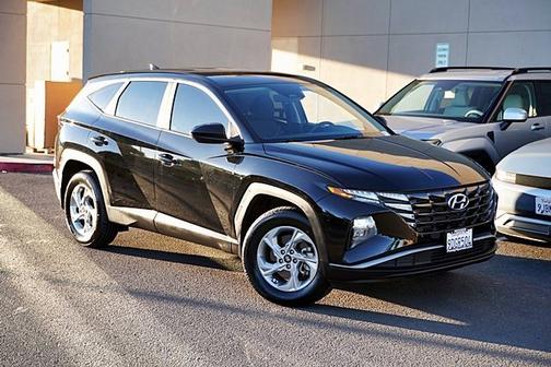 2023 Hyundai TUCSON SE