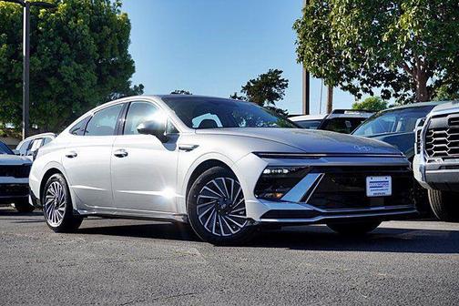 Aero Silver 2026 Hyundai SONATA Hybrid SE