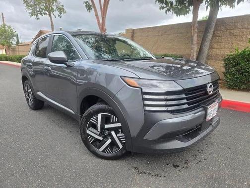 Gun Metallic 2025 Nissan Kicks SV