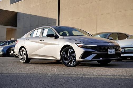 2025 Hyundai ELANTRA HEV SEL Sport