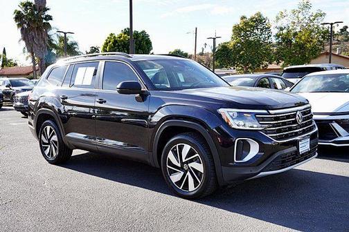 Deep Black 2024 Volkswagen Atlas 2.0T SE w/Technology