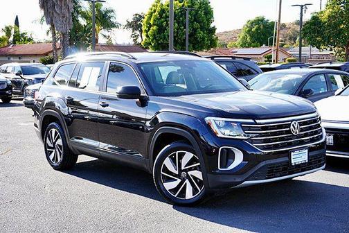 Deep Black 2024 Volkswagen Atlas 2.0T SE w/Technology