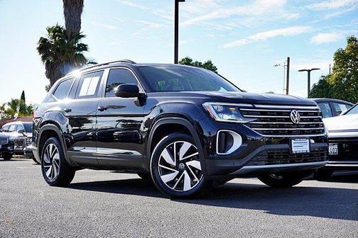 Deep Black 2024 Volkswagen Atlas 2.0T SE w/Technology