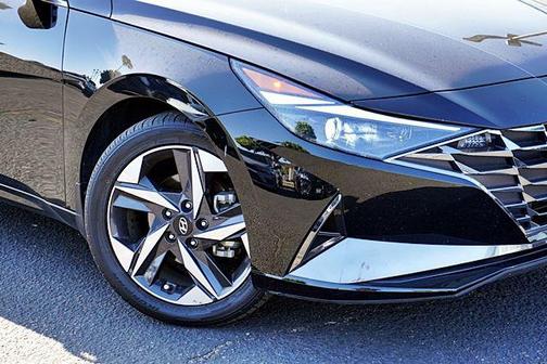 Phantom Black 2022 Hyundai ELANTRA Limited