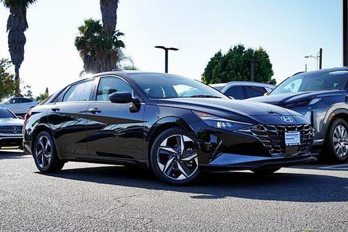 Phantom Black 2022 Hyundai ELANTRA Limited