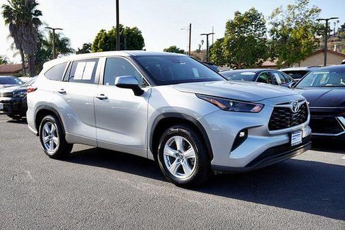 Celestial Silver Metallic 2025 Toyota Highlander LE