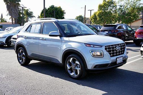 Stellar Silver 2021 Hyundai VENUE SEL