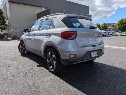 Stellar Silver 2021 Hyundai VENUE SEL