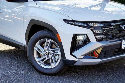 Serenity White Pearl 2026 Hyundai TUCSON SE