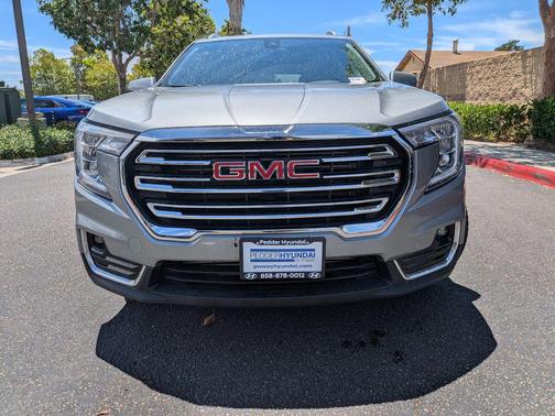 Sterling Metallic 2024 GMC Terrain SLT