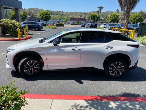 2023 Lexus RZ 450e Premium
