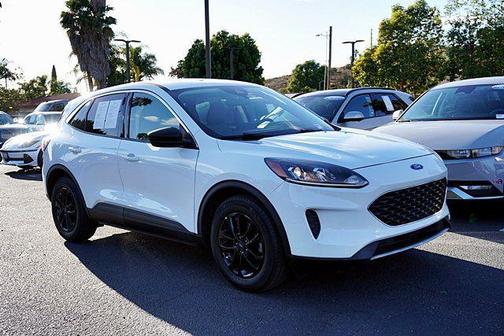 OXFORD WHITE 2022 Ford Escape SE